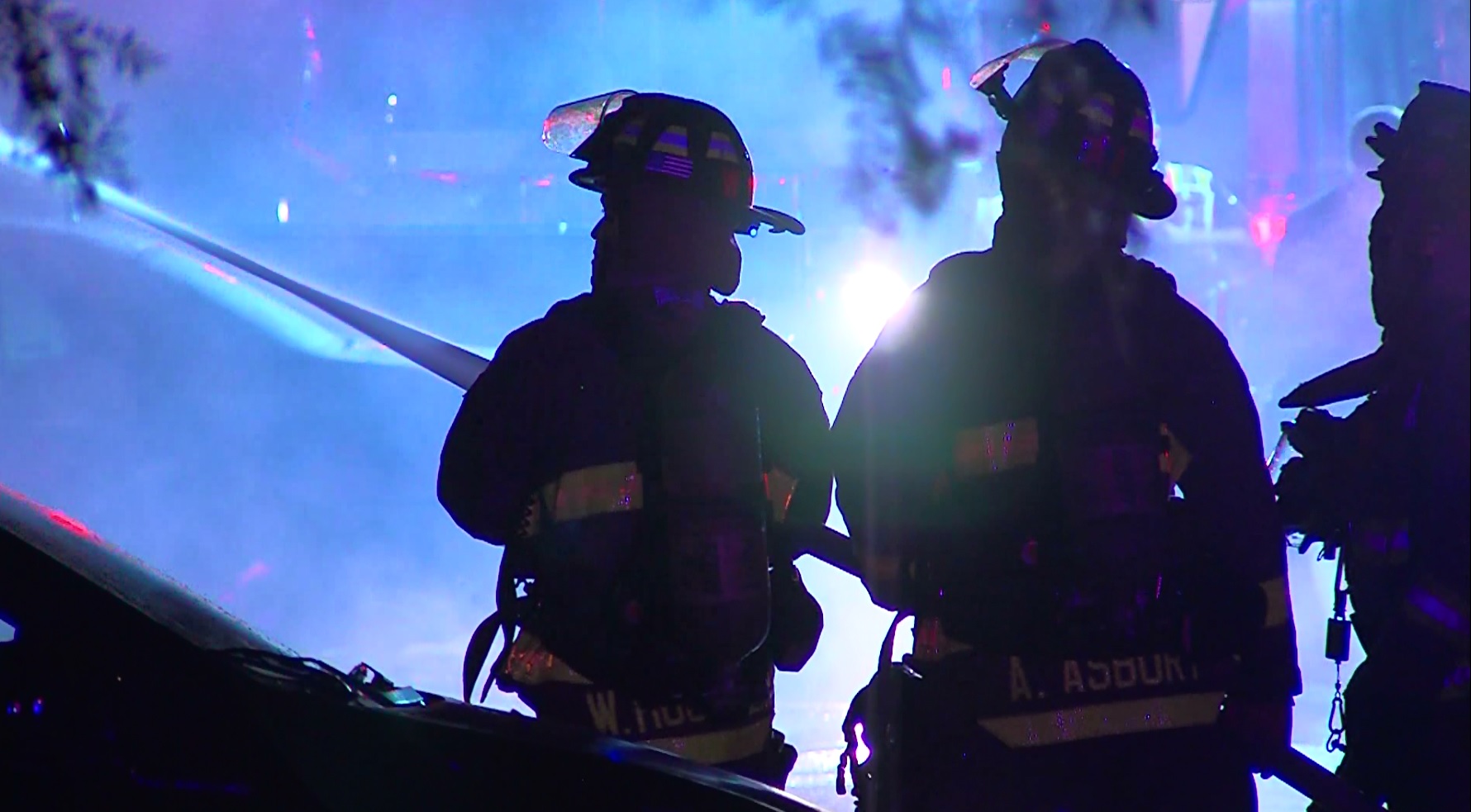 Fire destroys apartment building, injures 3 on the South Side