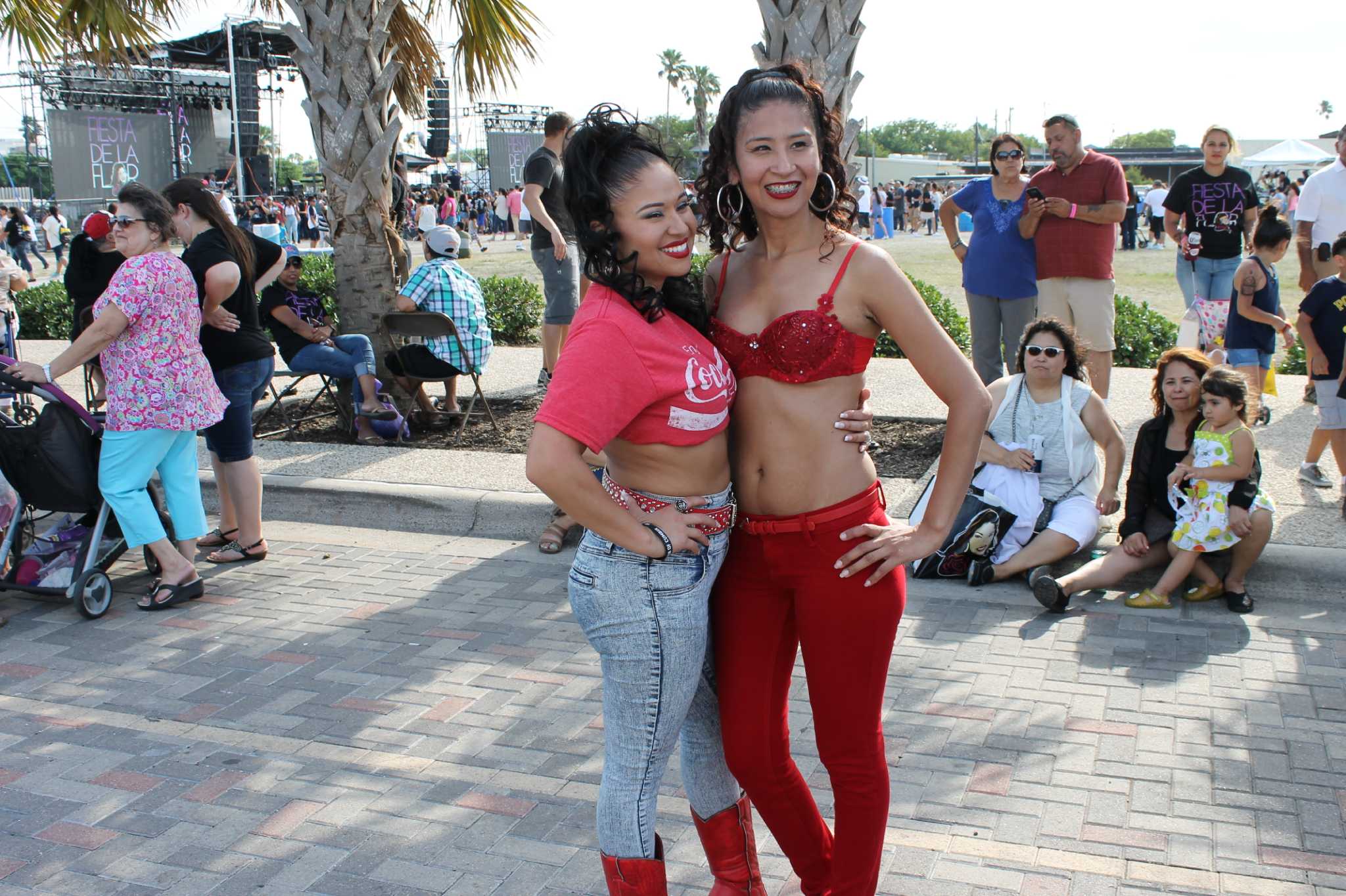 Selena impersonator wows fans at Fiesta de la Flor