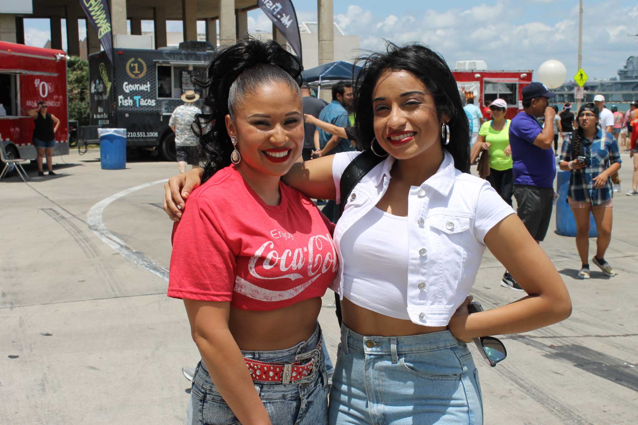 Selena impersonator wows fans at Fiesta de la Flor