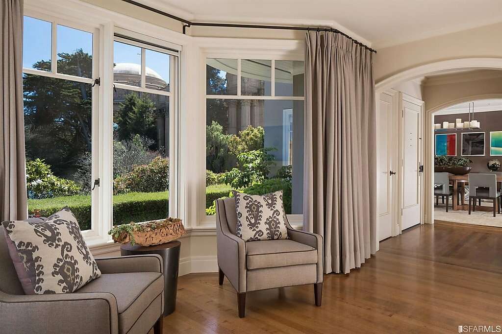This grand Marina-style five-bedroom estate fronts the idyllic park surrounding San Francisco's Palace of Fine Arts.