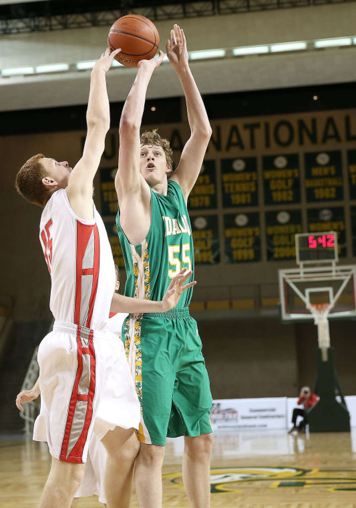 REGION I2A BOYS TOURNEY Idalou wins thriller in final