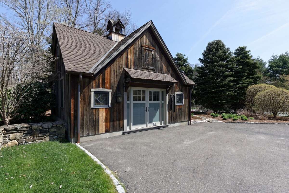 Late billionaire's Connecticut estate hits the market