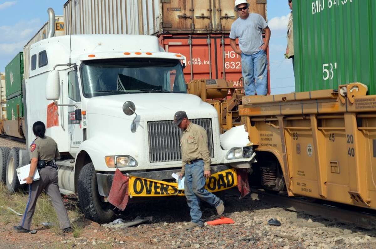 stuck-tractor-trailer-causes-train-accident