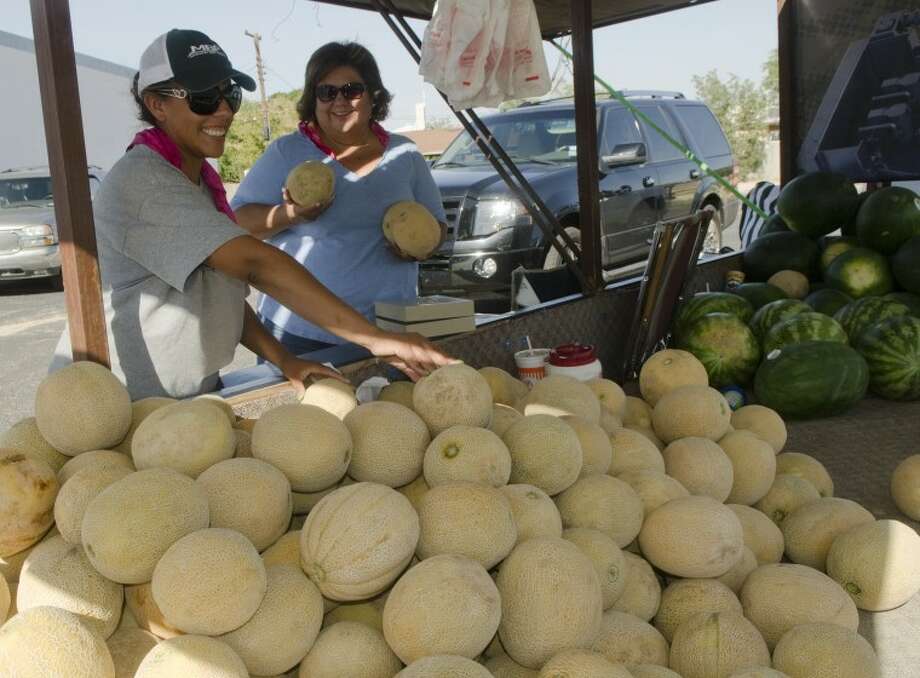 Vendors Bring Sweet Pecos Cantaloupe To Midland Midland Reporter Telegram 