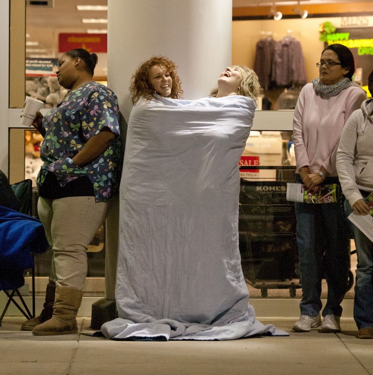 Black Friday crowds brave earlier start times, crowds to find deals