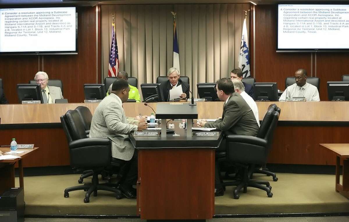 Mayor Wes Perry, center, and members of the Midland City Council vote unanimously Monday morning to approve the $10 million incentive package that would bring the headquarters of XCOR Aerospace Inc’s rocket engine and space flight development company to Midland. Cindeka Nealy/Reporter-Telegram