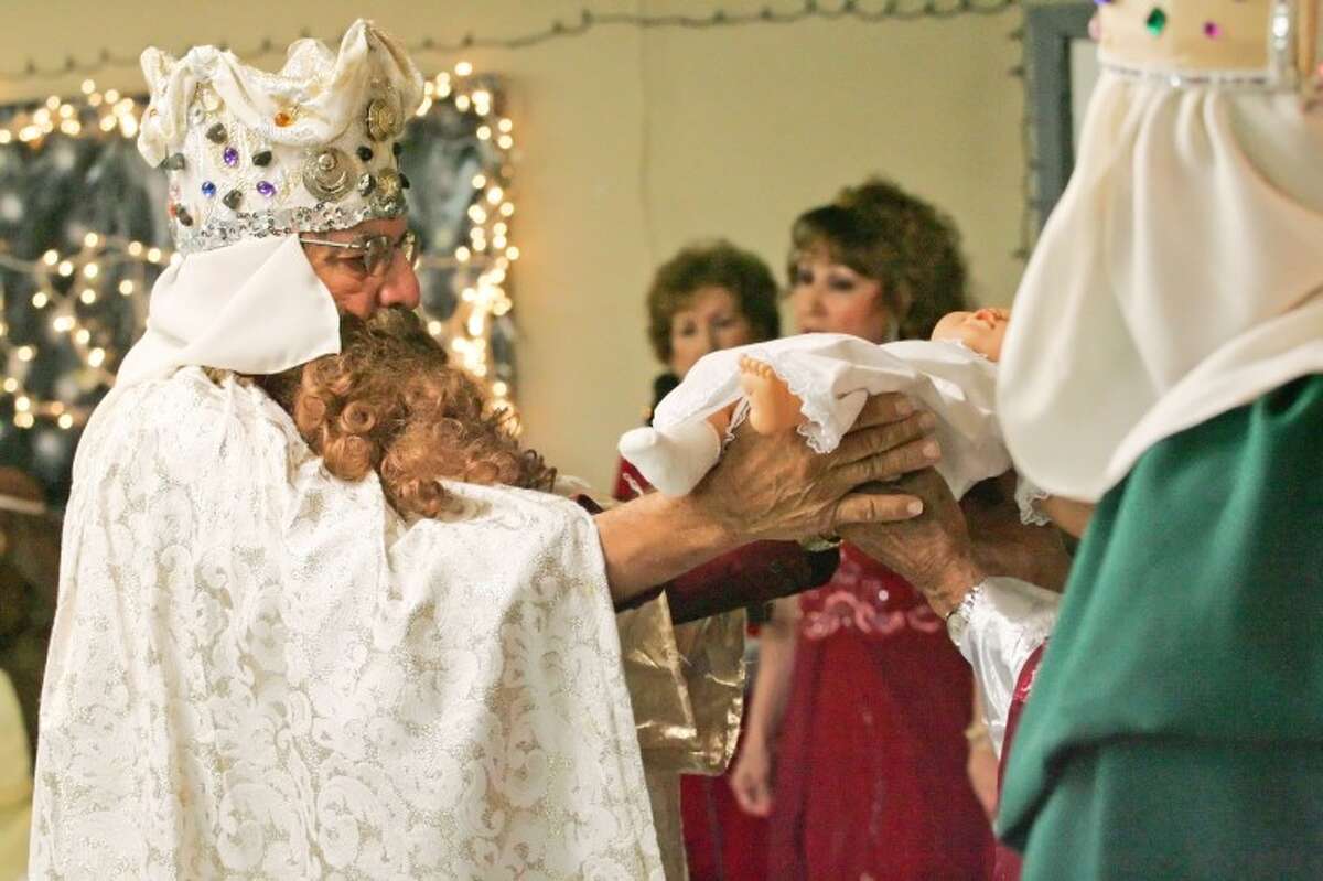 Seniors shine in Spanish nativity play