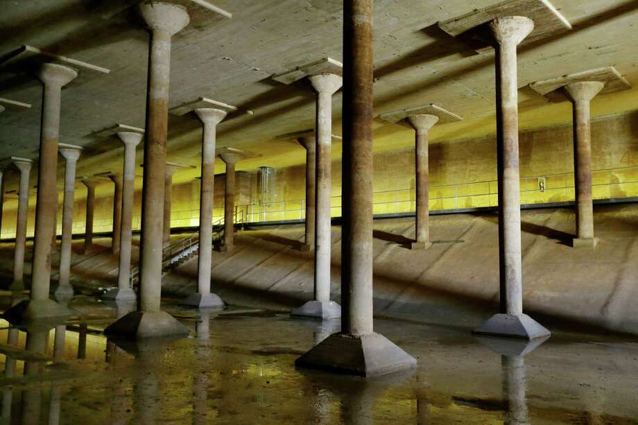 Tour of cistern becomes ultimate underground movement - Houston Chronicle