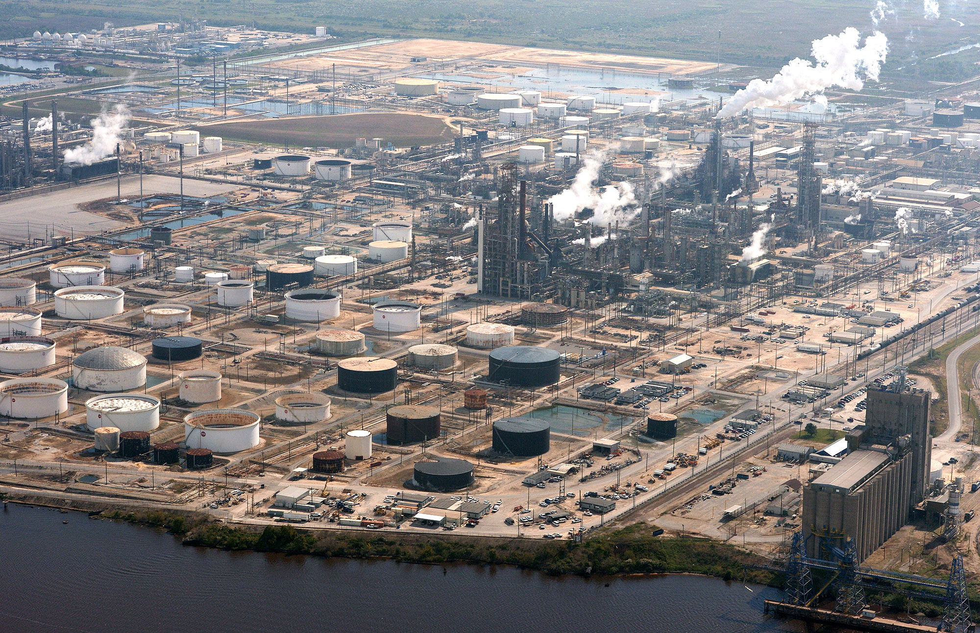 Beaumont refinery considering multibillion dollar expansion