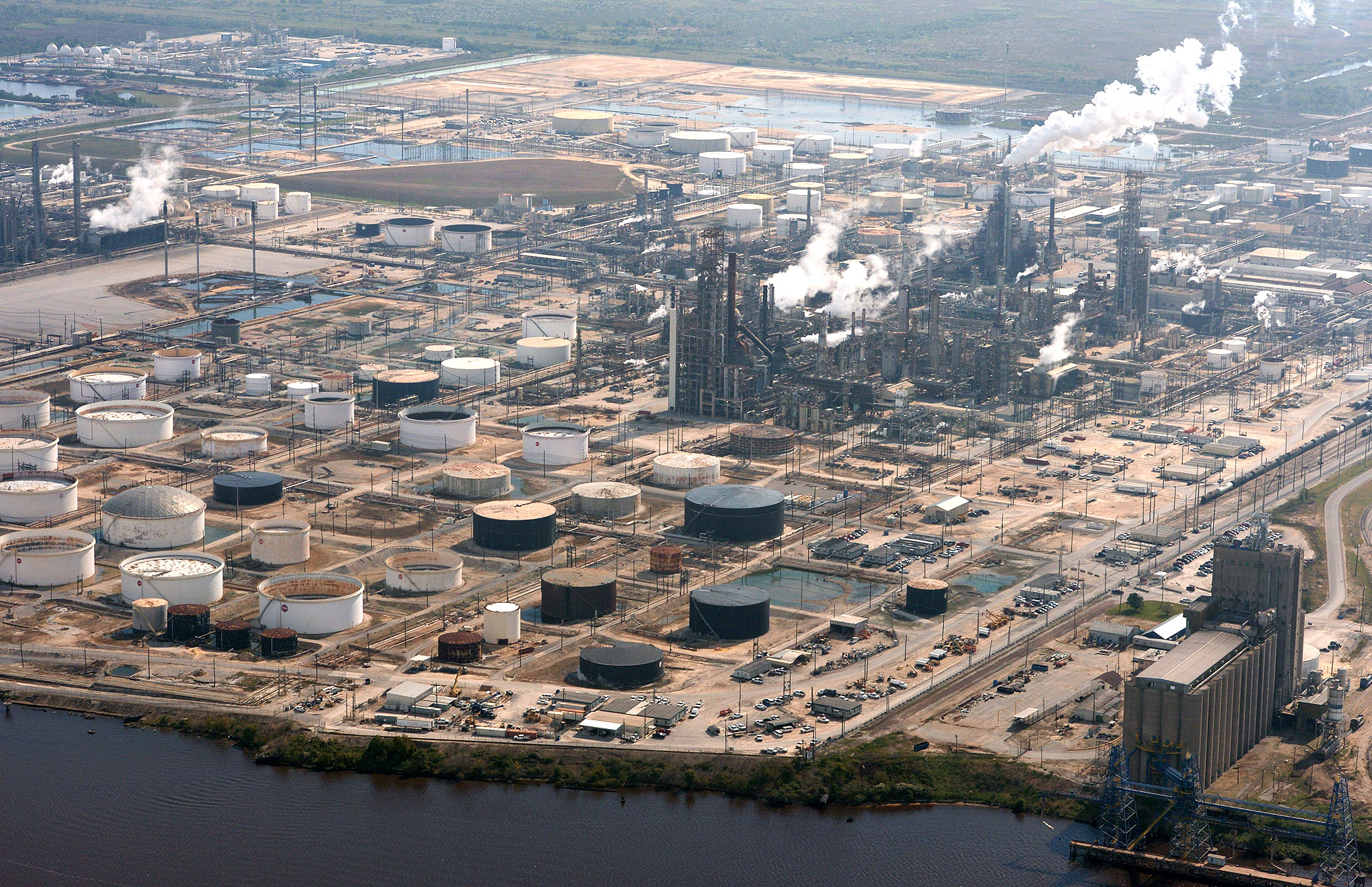 Beaumont refinery considering multi billion dollar expansion