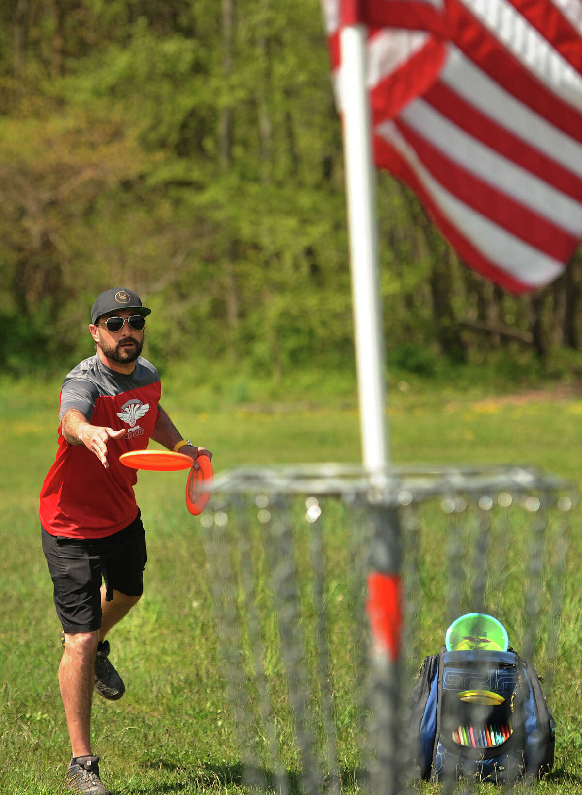 Frisbee golf inventor's dying wish / He wants his ashes molded into