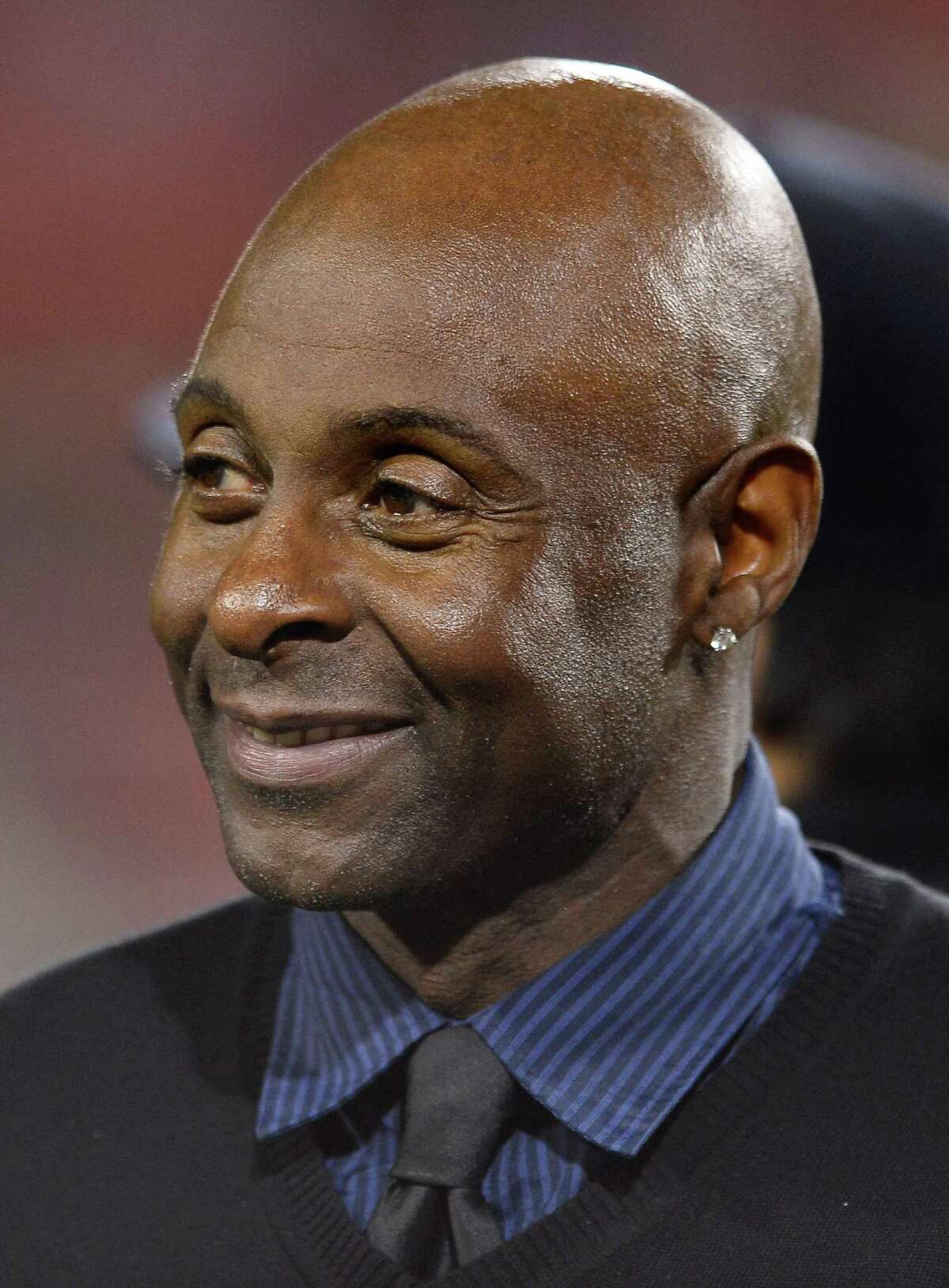 Jerry Rice : "All lives matter. So much going on in this world today. Can we all just get along! Colin, I respect your stance but don't disrespect the Flag." (@JerryRice/Twitter)