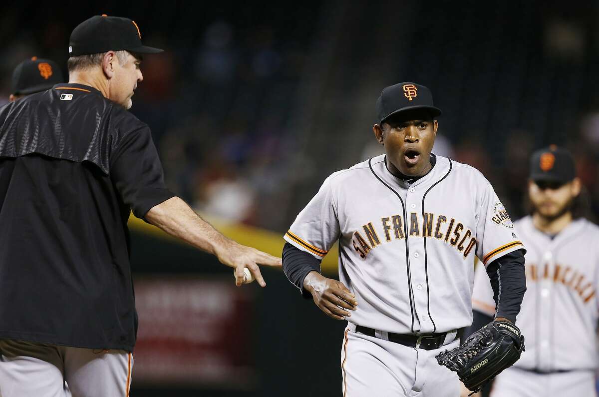 San Francisco Giants' Santiago Casilla, right, shouts after being pulled from the baseball game by manager Bruce Bochy, left, during the ninth inning against the Arizona Diamondbacks on Thursday, May 12, 2016, in Phoenix. The Giants defeated the Diamondbacks 4-2. (AP Photo/Ross D. Franklin)