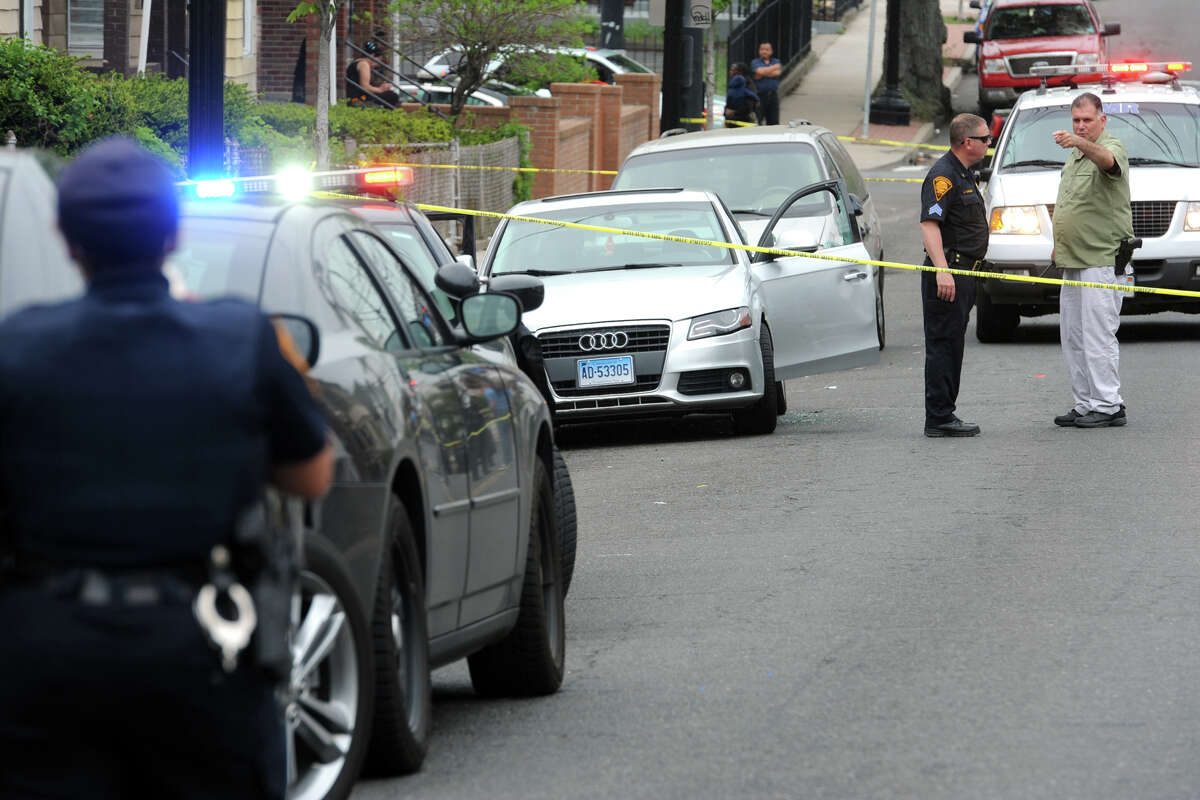 Suspected gang shooting leaves Bridgeport teen dead