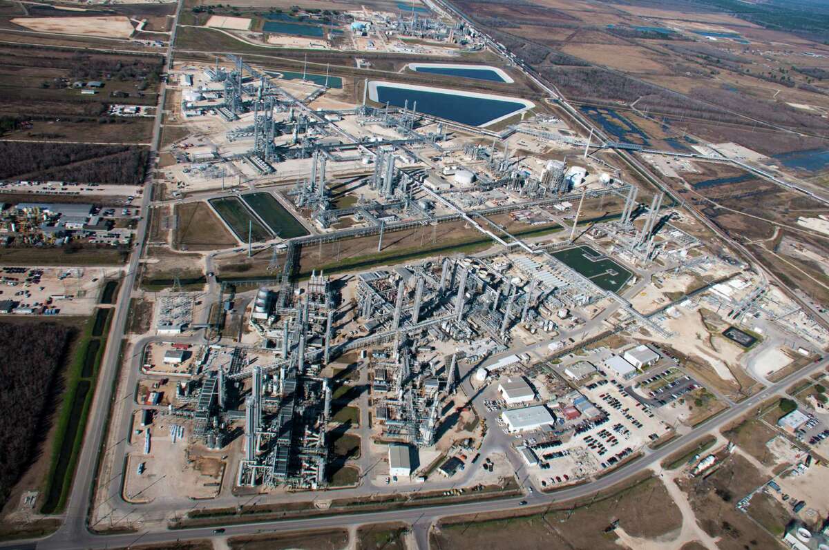 Enterprise building 10th Mont Belvieu fractionator