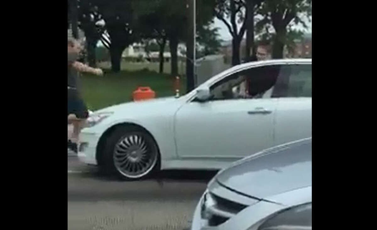 Video Houston road rage incident leads to street brawl