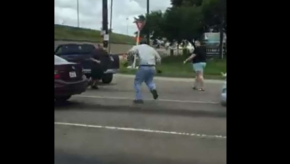 Video: Houston road rage incident leads to street brawl