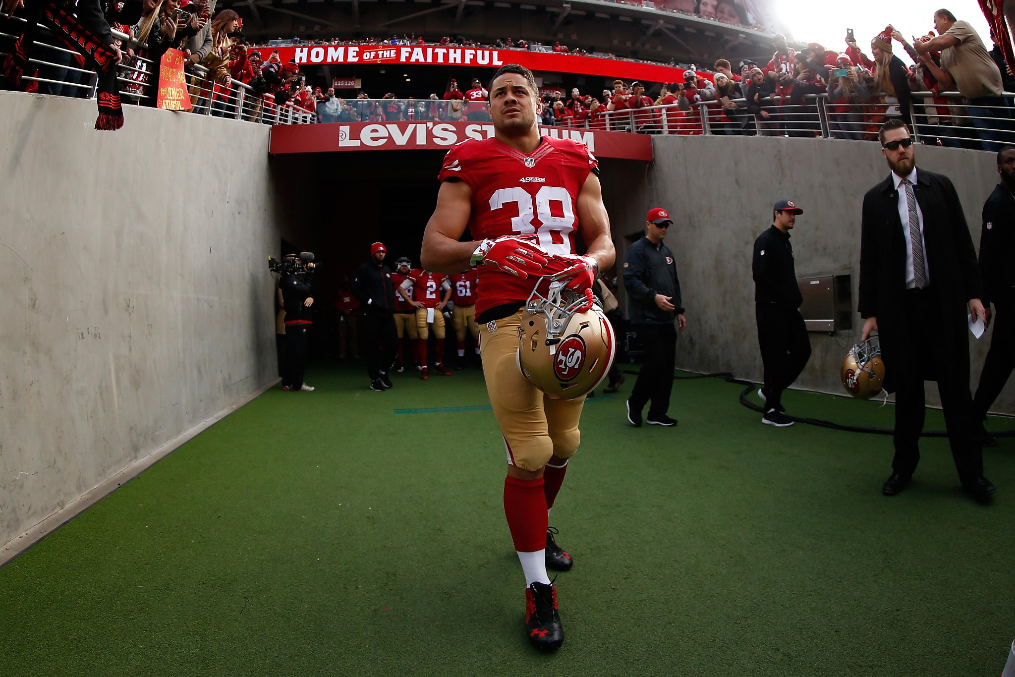 Running back Tom Rathman of the San Francisco 49ers looks on during a  News Photo - Getty Images