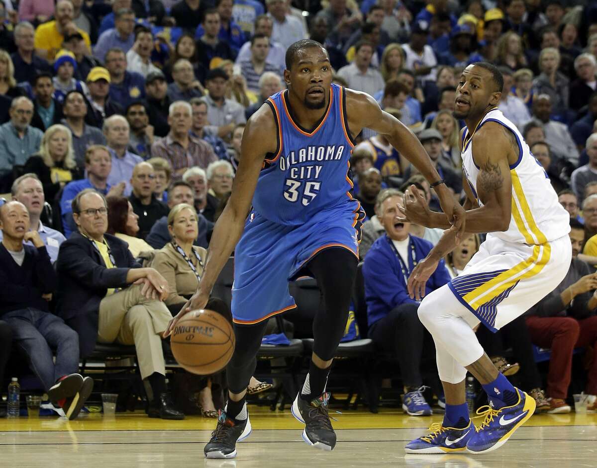 Oklahoma City Thunder's Kevin Durant (35) during an NBA basketball game against the Golden State Warriors Thursday, March 3, 2016, in Oakland, Calif. (AP Photo/Marcio Jose Sanchez)