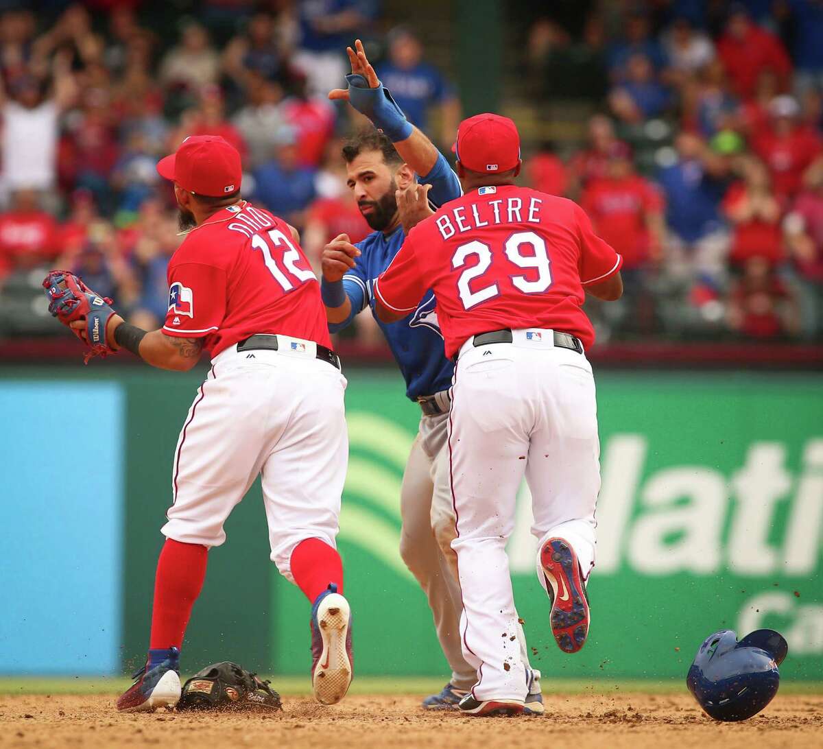 Rougned Odor’s punch to the face of Toronto’s Jose Bautista on Sunday was cheered by many. Texas Rangers second baseman Rougned Odor (12) and Toronto Blue Jays Jose Bautista (19) fight as third baseman Adrian Beltre (29) moves to break it up in the 8th inning at Globe Life Park on May 15, 2016 in Arlington, Texas. The Rangers won 7-6. (Richard W. Rodriguez/Fort Worth Star-Telegram/TNS)