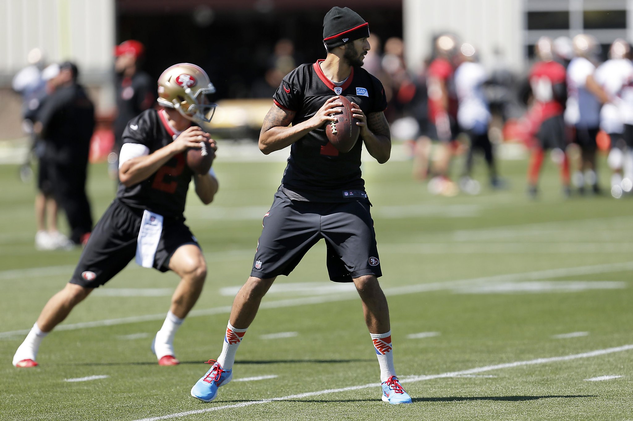 49ers’ Colin Kaepernick throws during practice