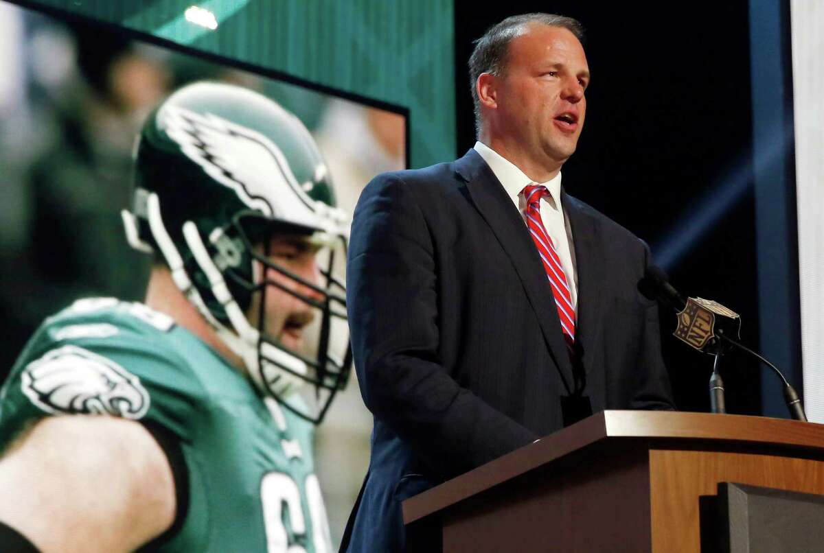 Jon Runyan formerly of the Philadelphia Eagles drives an Uber when he is bored.Read: Former lineman who made $46 million and now works in the league office drives an Uber when he is bored.