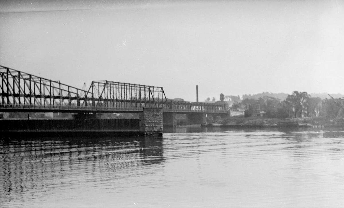 Historical photos: Dunn Memorial Bridge