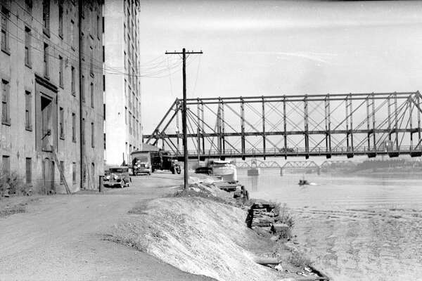 Historical photos: Dunn Memorial Bridge