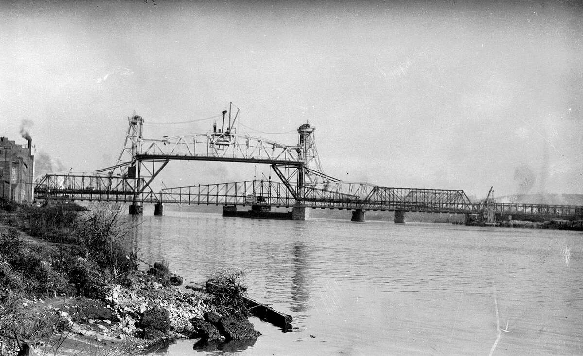 Historical photos: Dunn Memorial Bridge