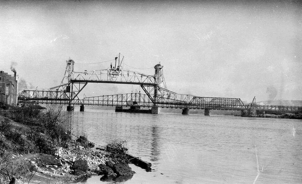 Historical photos: Dunn Memorial Bridge