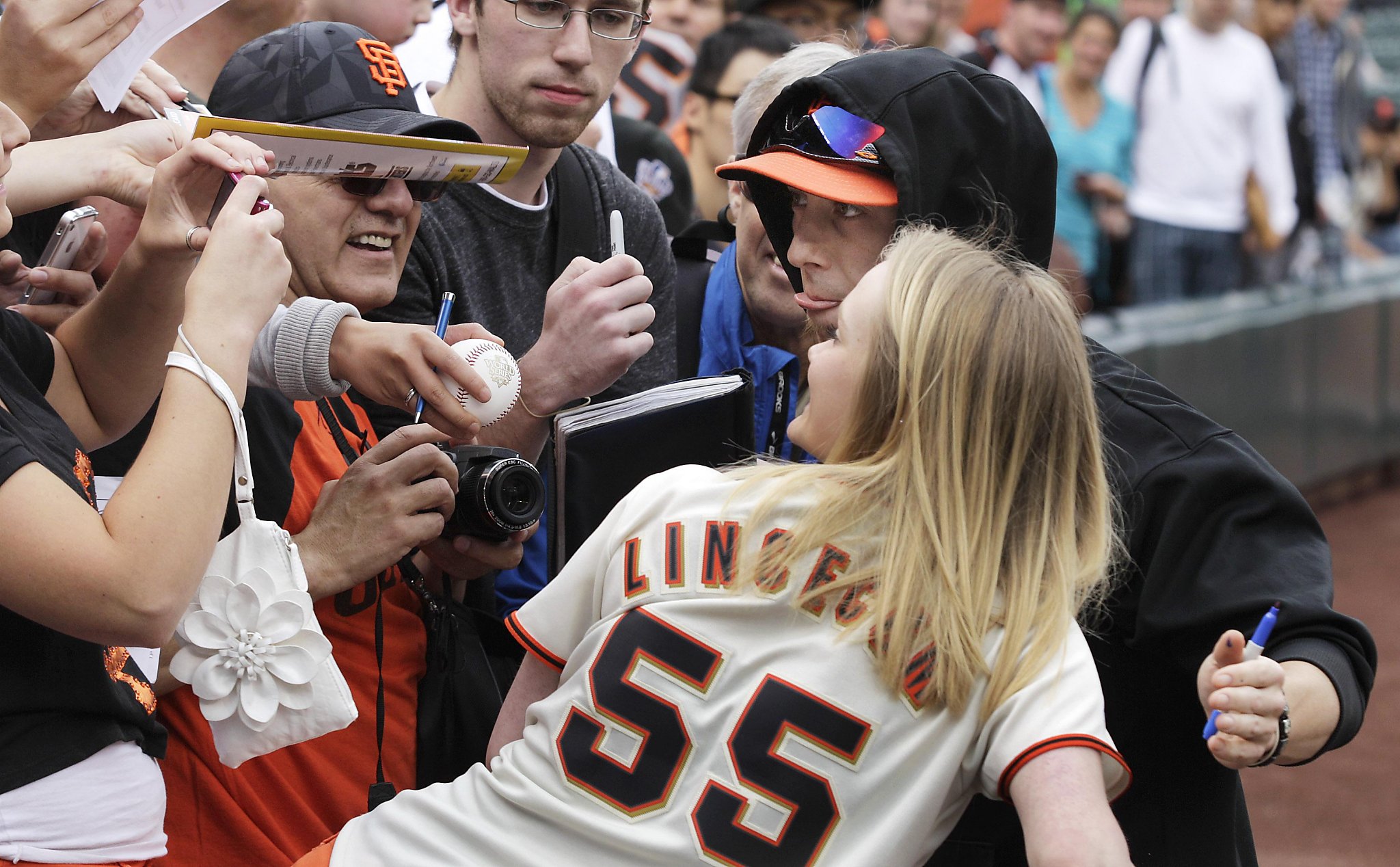 Bruce Bochy on ex-Giant Tim Lincecum: 'He may look good in red