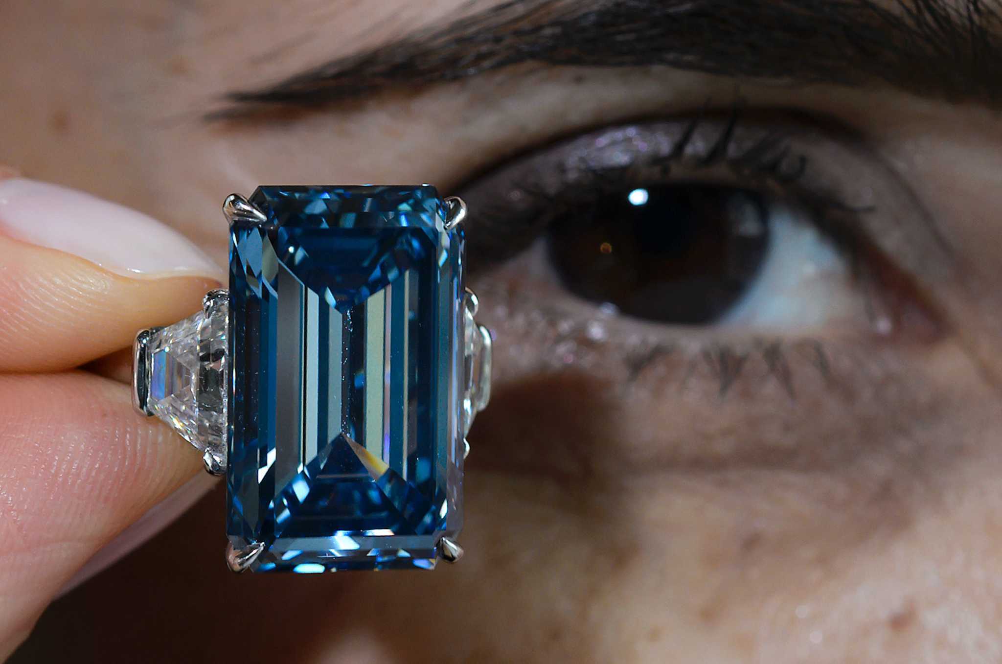 Blue diamond sells for 58 million, highest gem auction price