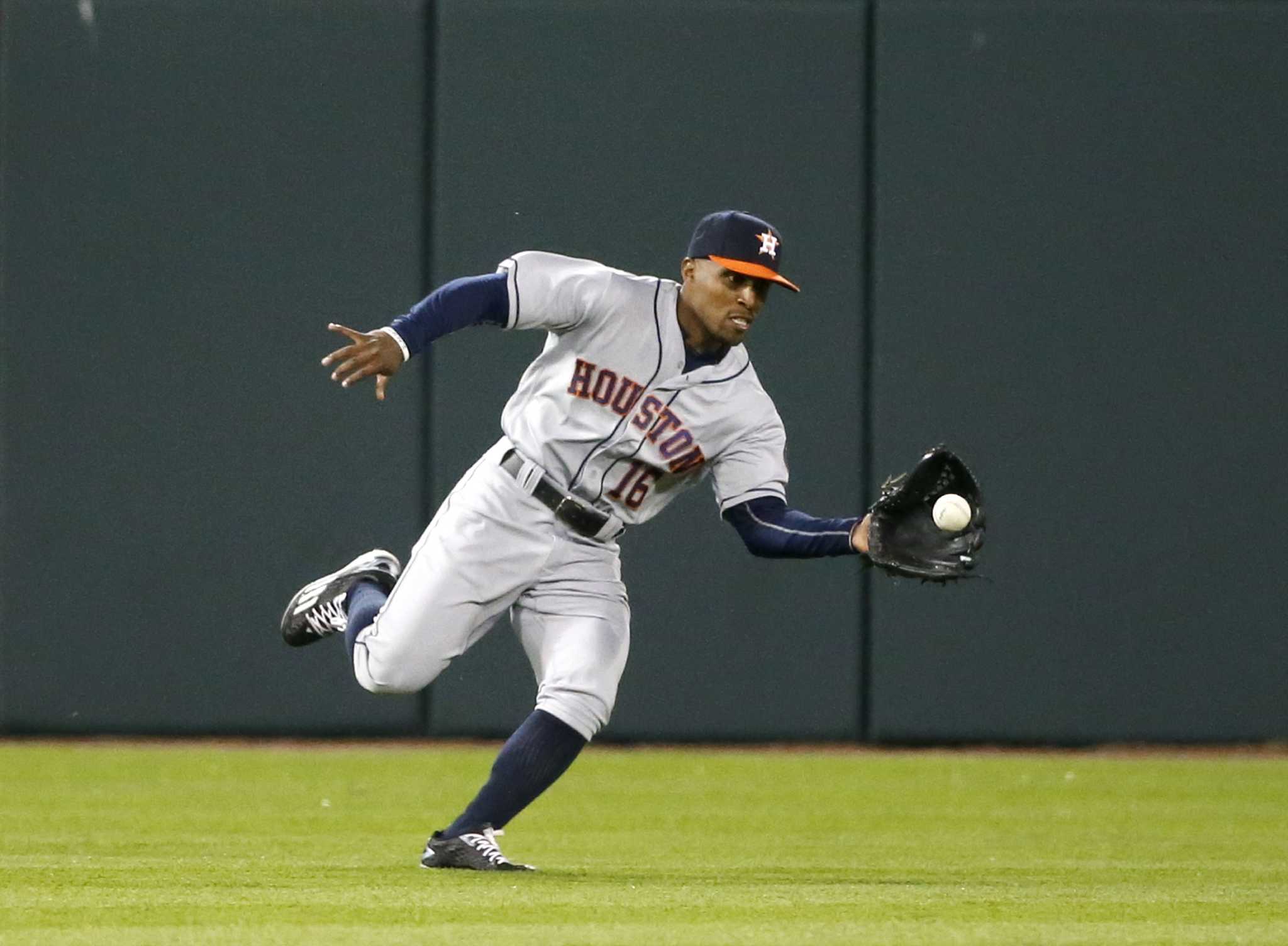 Evan Gattis helps Astros notch extra-innings win over White Sox