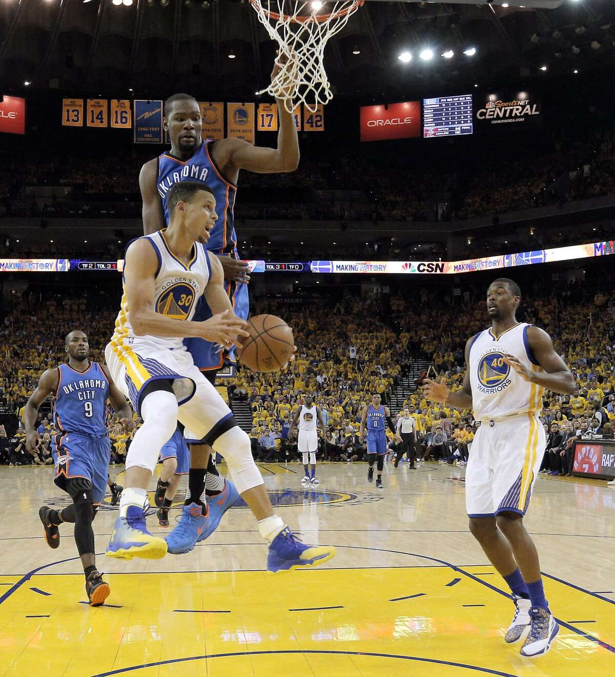 Steph Curry dives into the stands at Oracle, rest of the world asks why ...