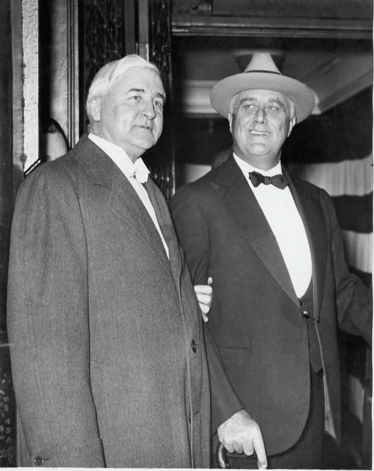 FDR -- JESSE H. JONES AND FRANKLIN DELANO ROOSEVELT unknown date. HOUCHRON CAPTION (11/08/1998): Jesse H. Jones and Franklin Delano Roosevelt. HOUCHRON CAPTION (04/03/2000): The PBS special ``Brother, Can You Spare a Billion?'' documents the remarkable story of Houstonian Jesse H. Jones, who served both Presidents Wilson, left, and Franklin Roosevelt, right. HOUCHRON CAPTION (10/14/2001): Chronicle owner Jesse Jones, left, was deeply involved in politics and was named Commerce secretary by President Roosevelt, right. HOUSTON CHRONICLE SPECIAL SECTION: 100 YEARS / Houston Chronicle / A Century Together.