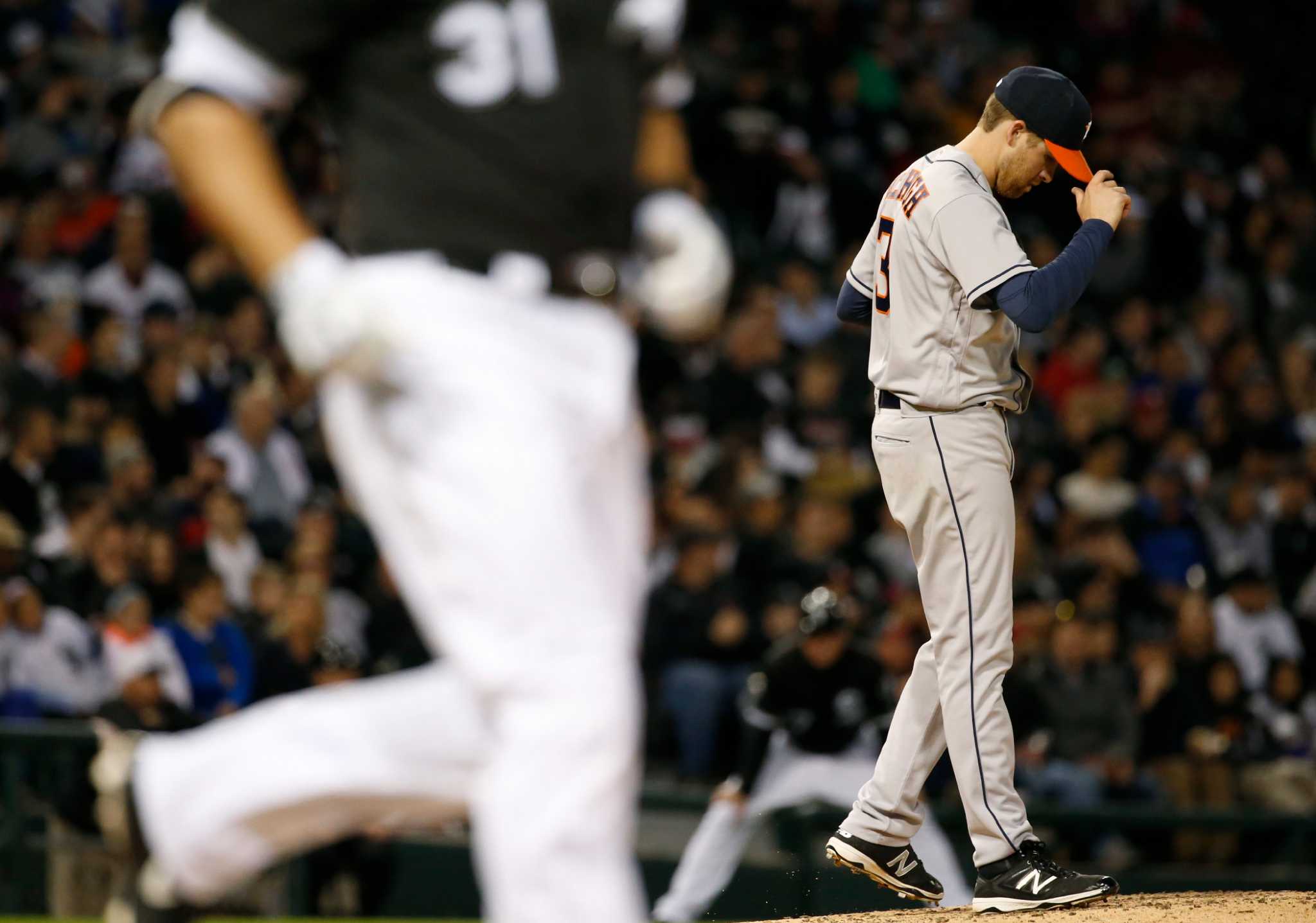 Evan Gattis helps Astros notch extra-innings win over White Sox