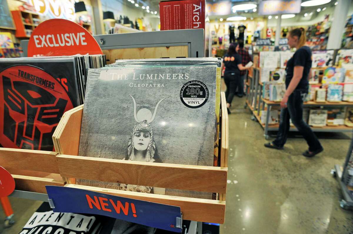 Trans World Entertainment shareholders approve FYE sale