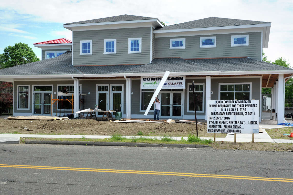 Shopping plazas bring dozens of new businesses to Trumbull