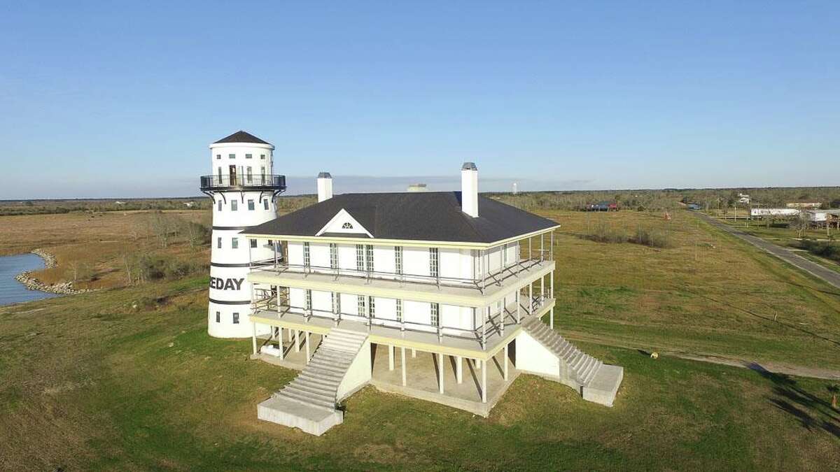 'Hurricane proof' lighthouse and home hit the market in Anahuac,Texas