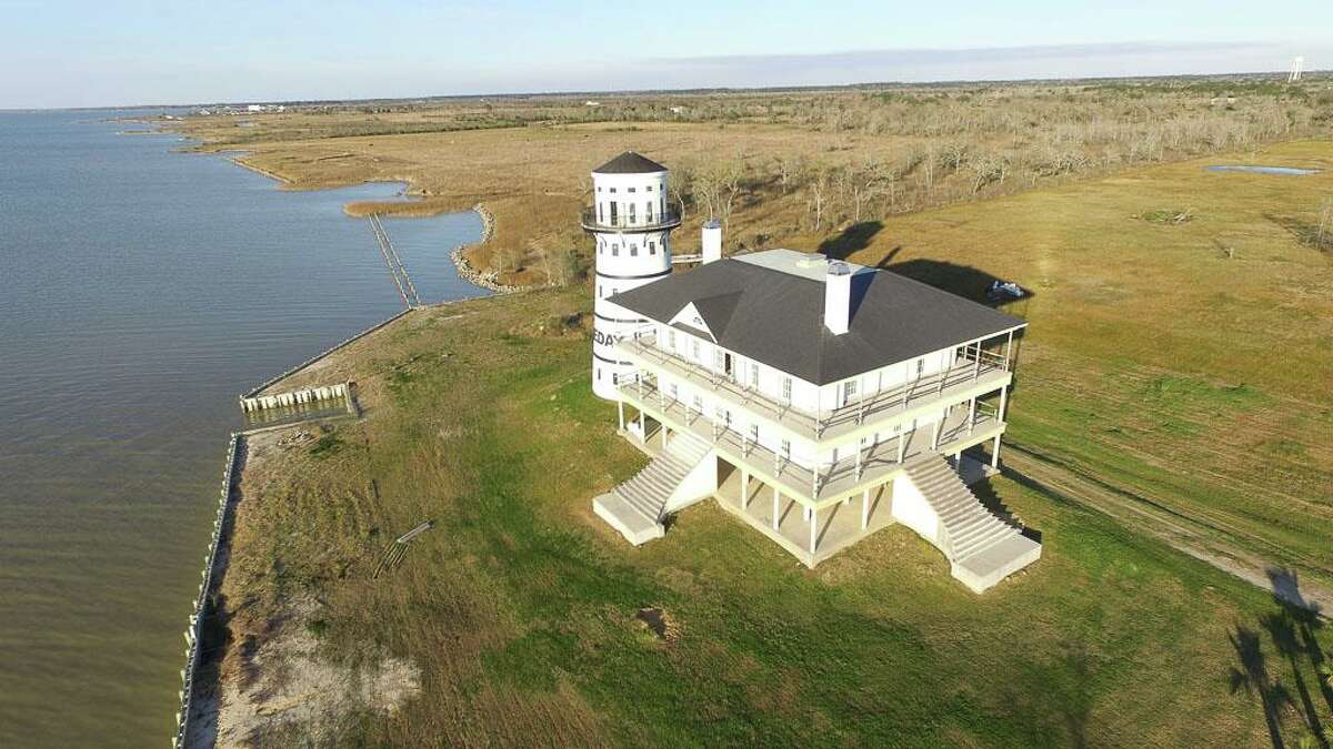 'Hurricane proof' lighthouse and home hit the market in Anahuac,Texas