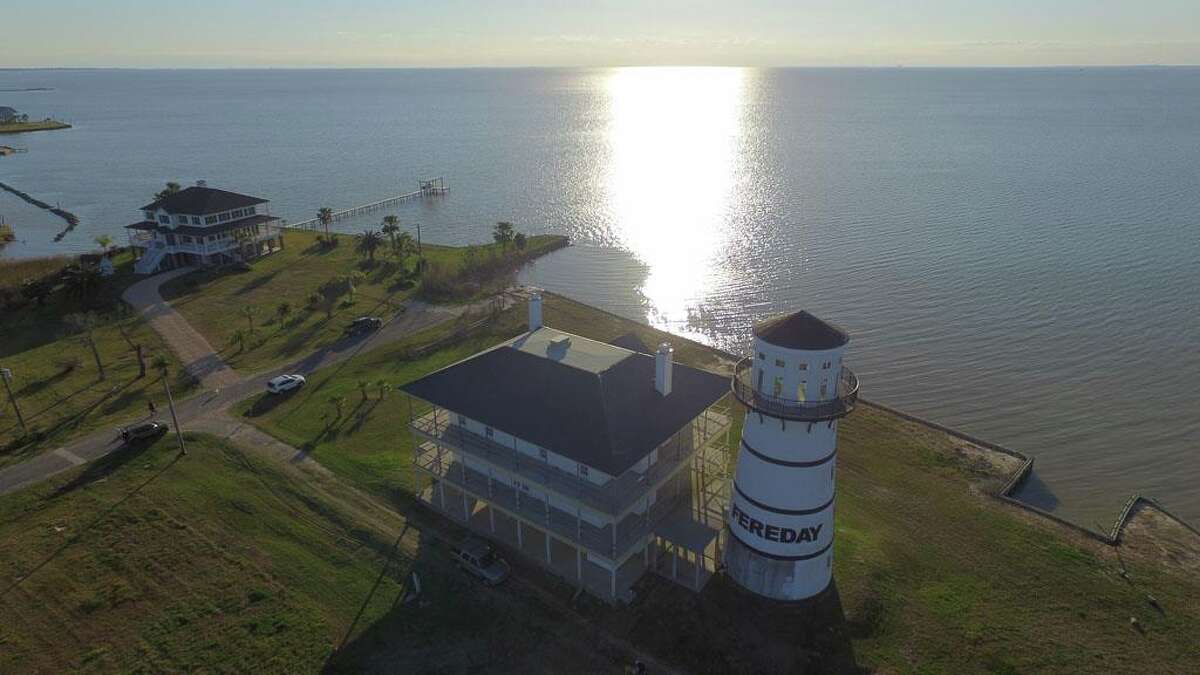 'Hurricane proof' lighthouse and home hit the market in Anahuac,Texas