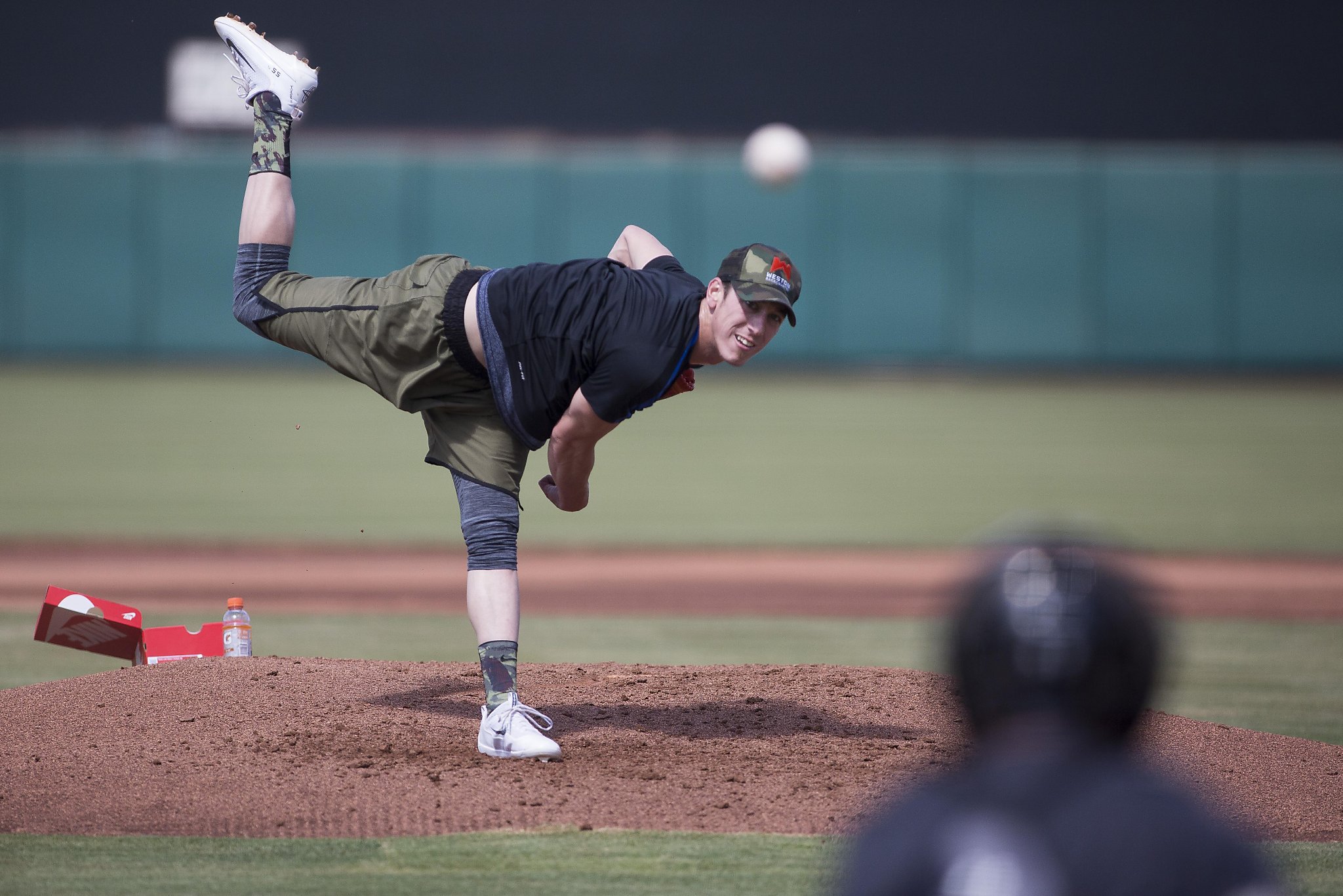 Tim Lincecum to throw for teams in showcase