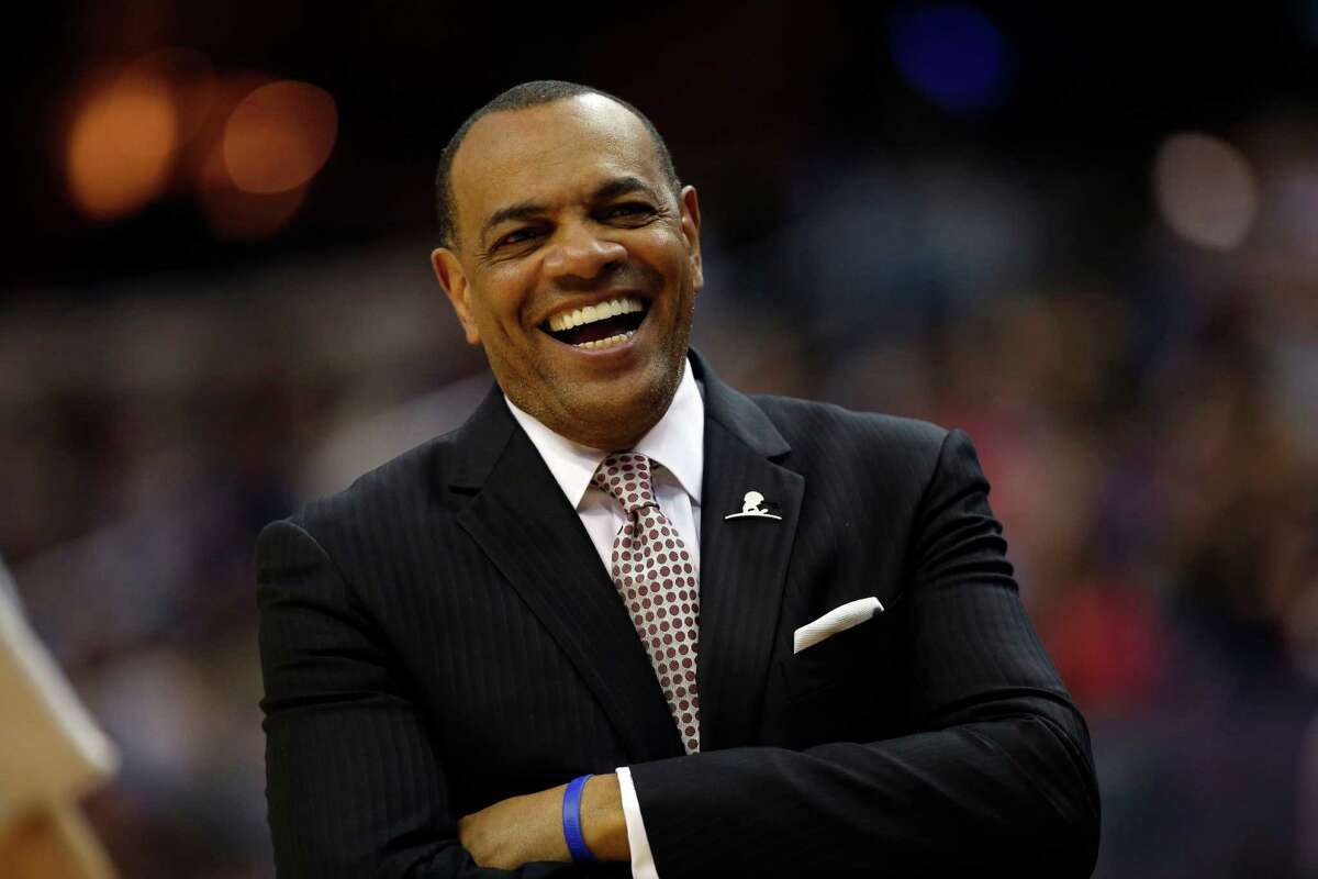 Lionel Hollins will be joining Rockets coaching staff.