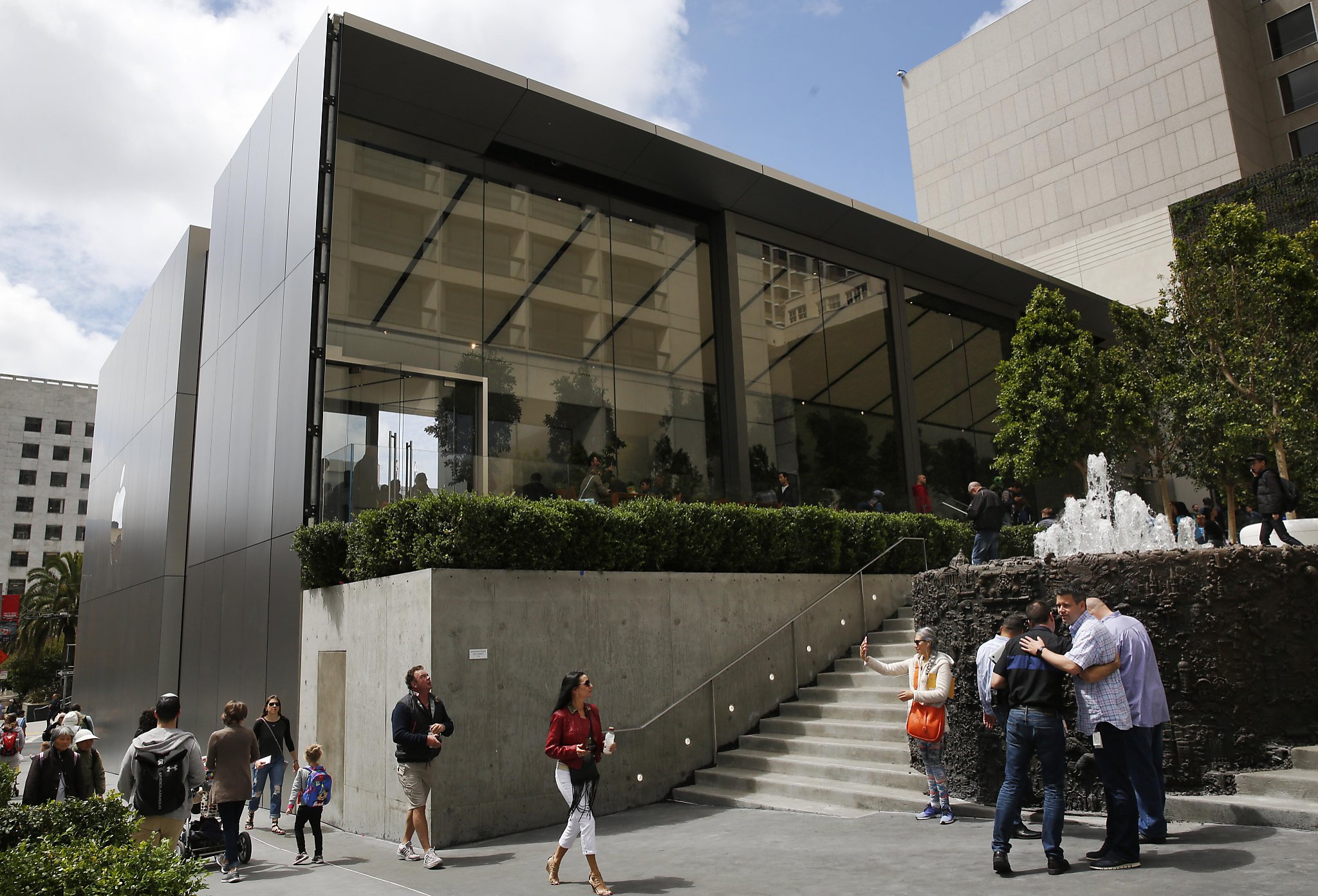 In Union Square, Apple Store is spiffy but plaza needs work