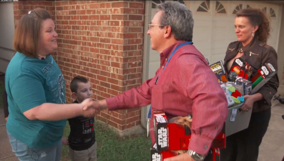 Texas mom who went viral for Chewbacca mask receives free toys from
