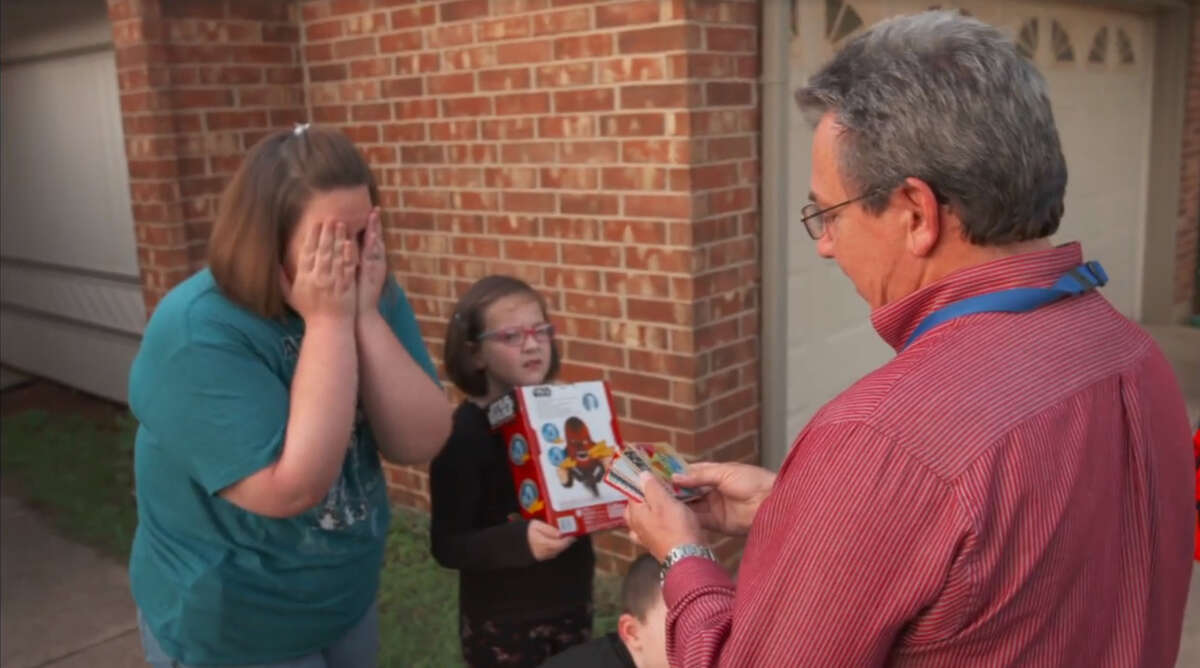Texas mom who went viral for Chewbacca mask receives free toys from