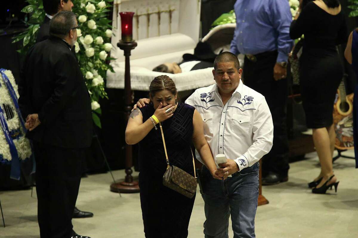 Tejano stars, hundreds of fans honor Emilio Navaira during funeral in ...