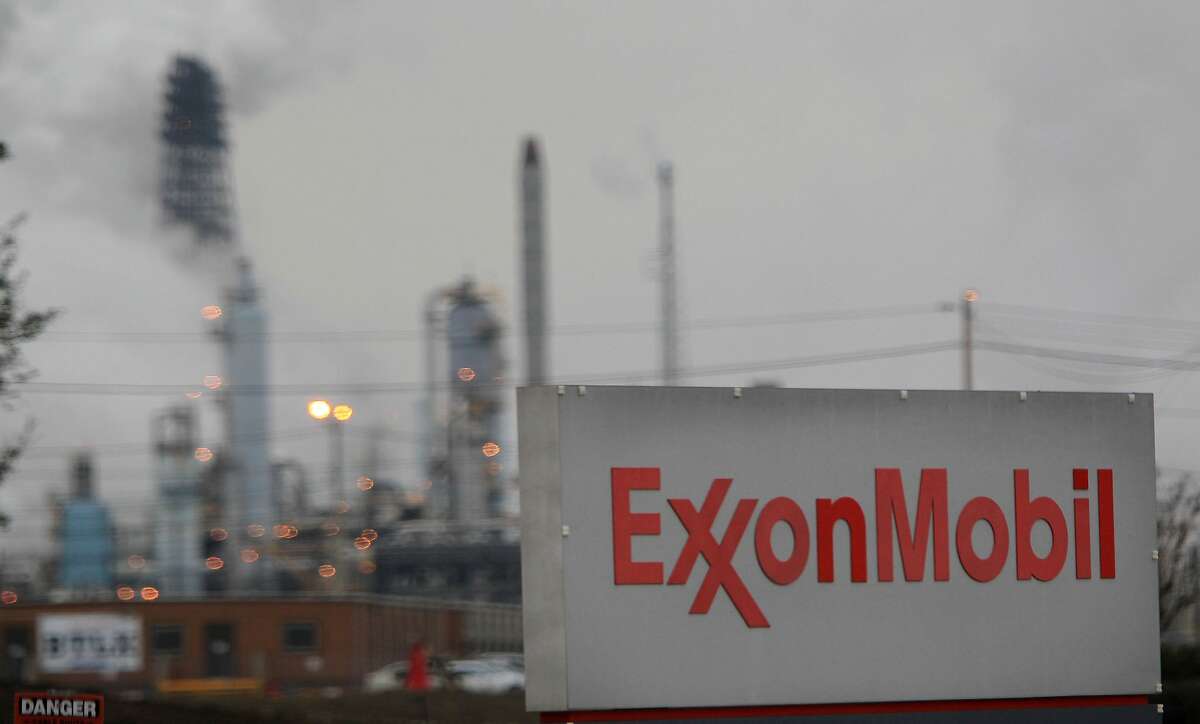 Exxon Drops To 15-year Low Ahead Of Annual Strategy Presentation