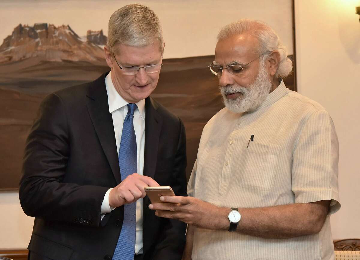 Indian Prime Minister Narendra Modi, right, meets Apple CEO Tim Cook, in New Delhi, India, Saturday, May 21, 2016.