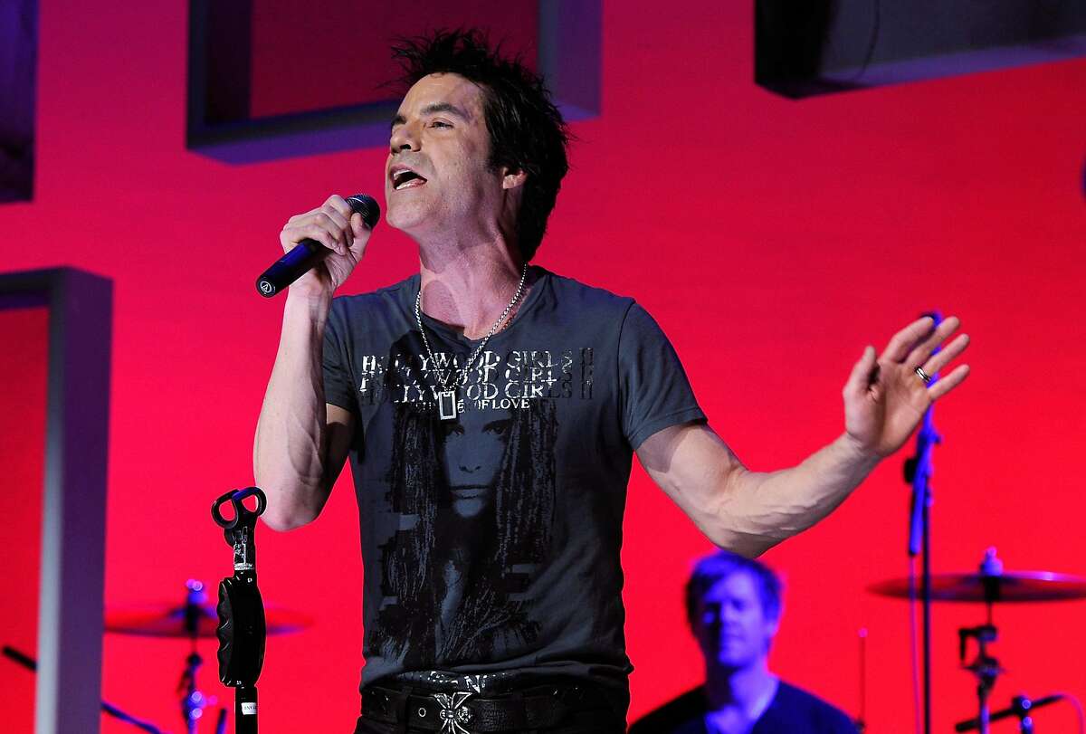 Pat Monahan of Train performs onstage during the Vh1 Upfront 2010 at Pier 59 Studios on April 20, 2010 in New York City. (Photo by Larry Busacca/Getty Images)